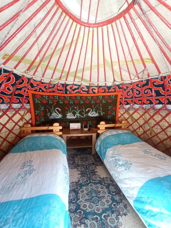 Yurt Stay In Downtown Karakol Buitenkant foto