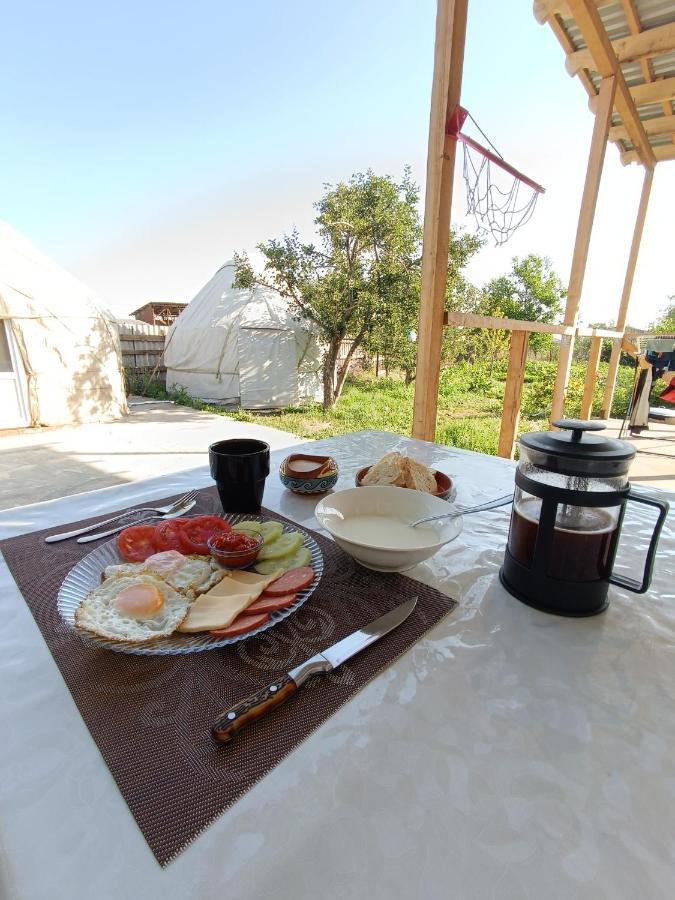 Yurt Stay In Downtown Karakol Buitenkant foto